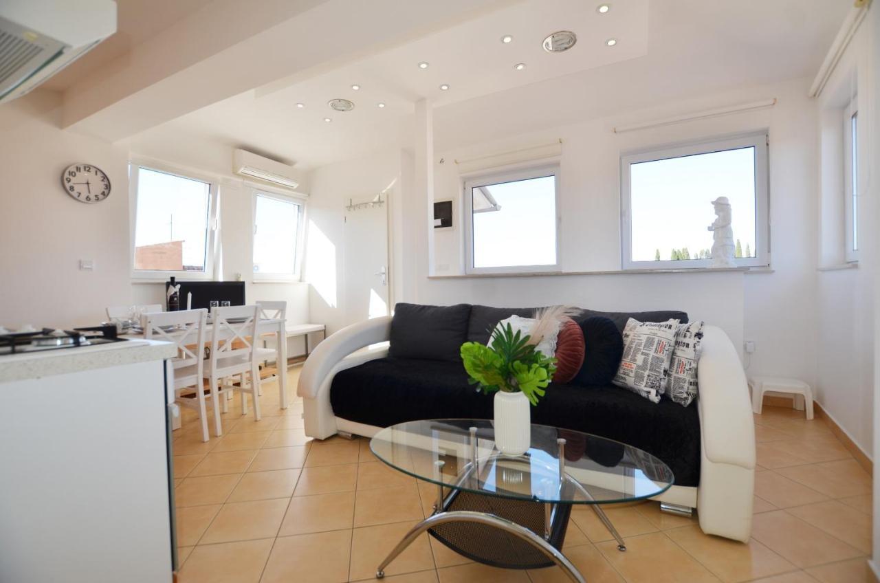 Peter Apartment Ровинь Экстерьер фото