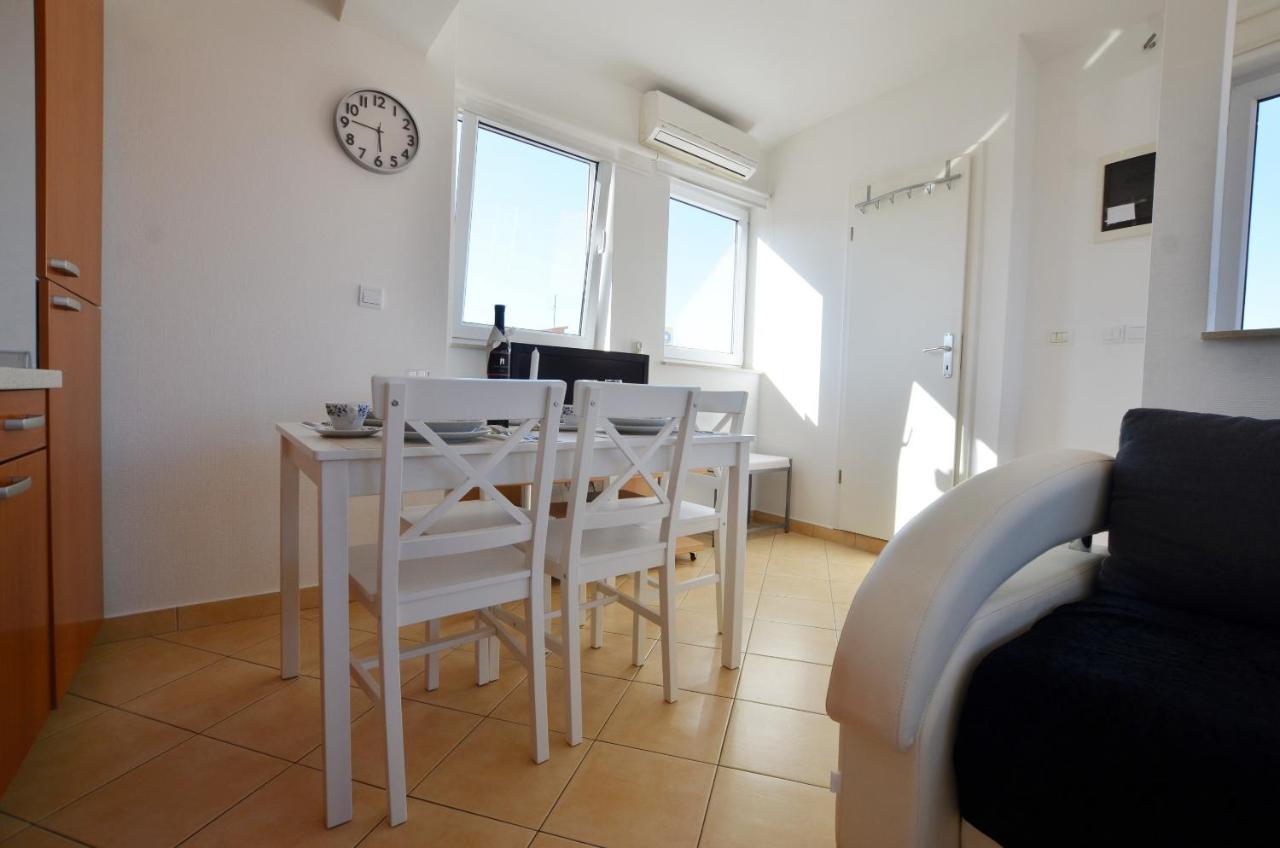 Peter Apartment Ровинь Экстерьер фото