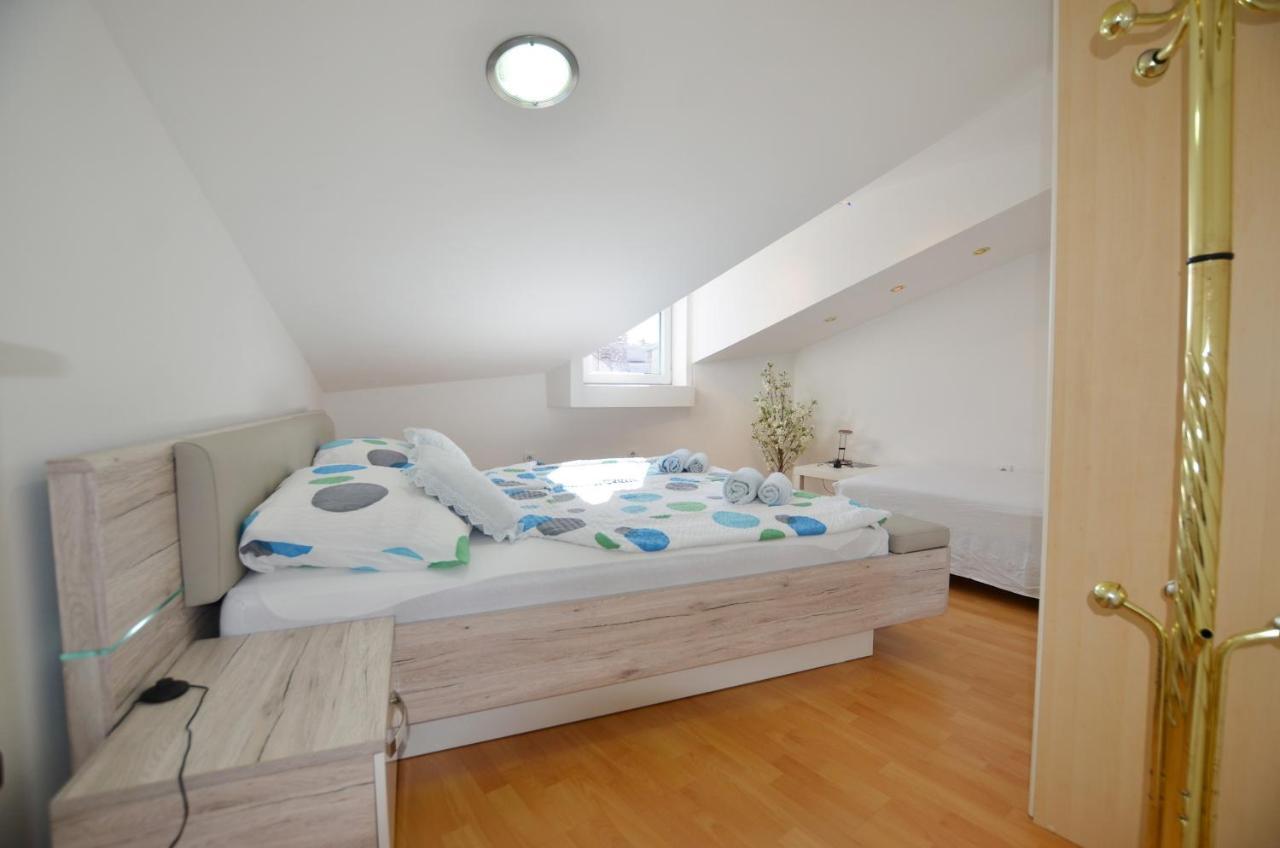 Peter Apartment Ровинь Экстерьер фото