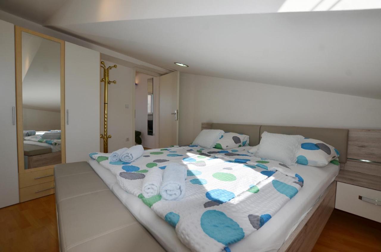 Peter Apartment Ровинь Экстерьер фото