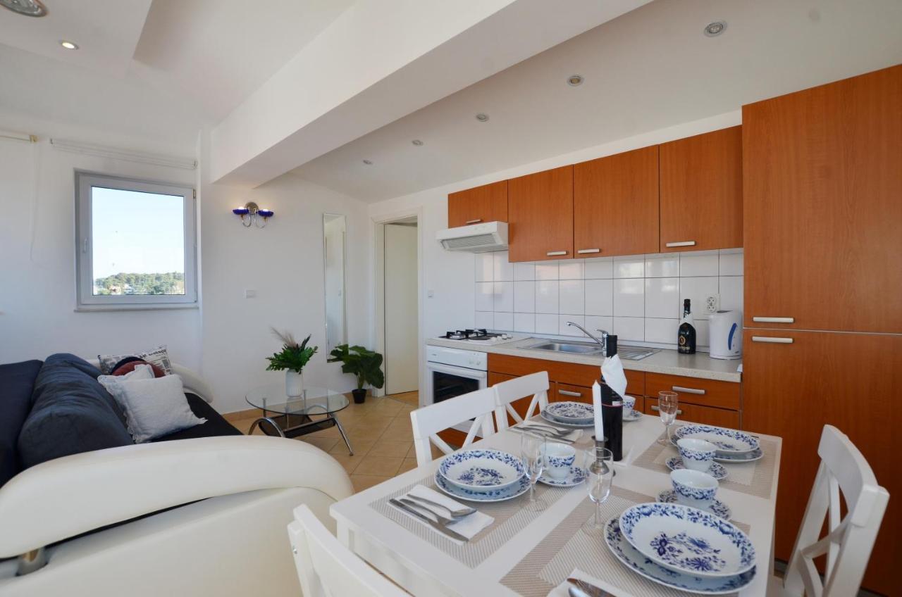 Peter Apartment Ровинь Экстерьер фото